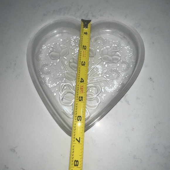 Heart-Shaped Plate with Floral Design - Picture 10 of 11